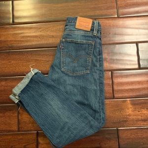 LEVIS HIGH WAISTED JEANS